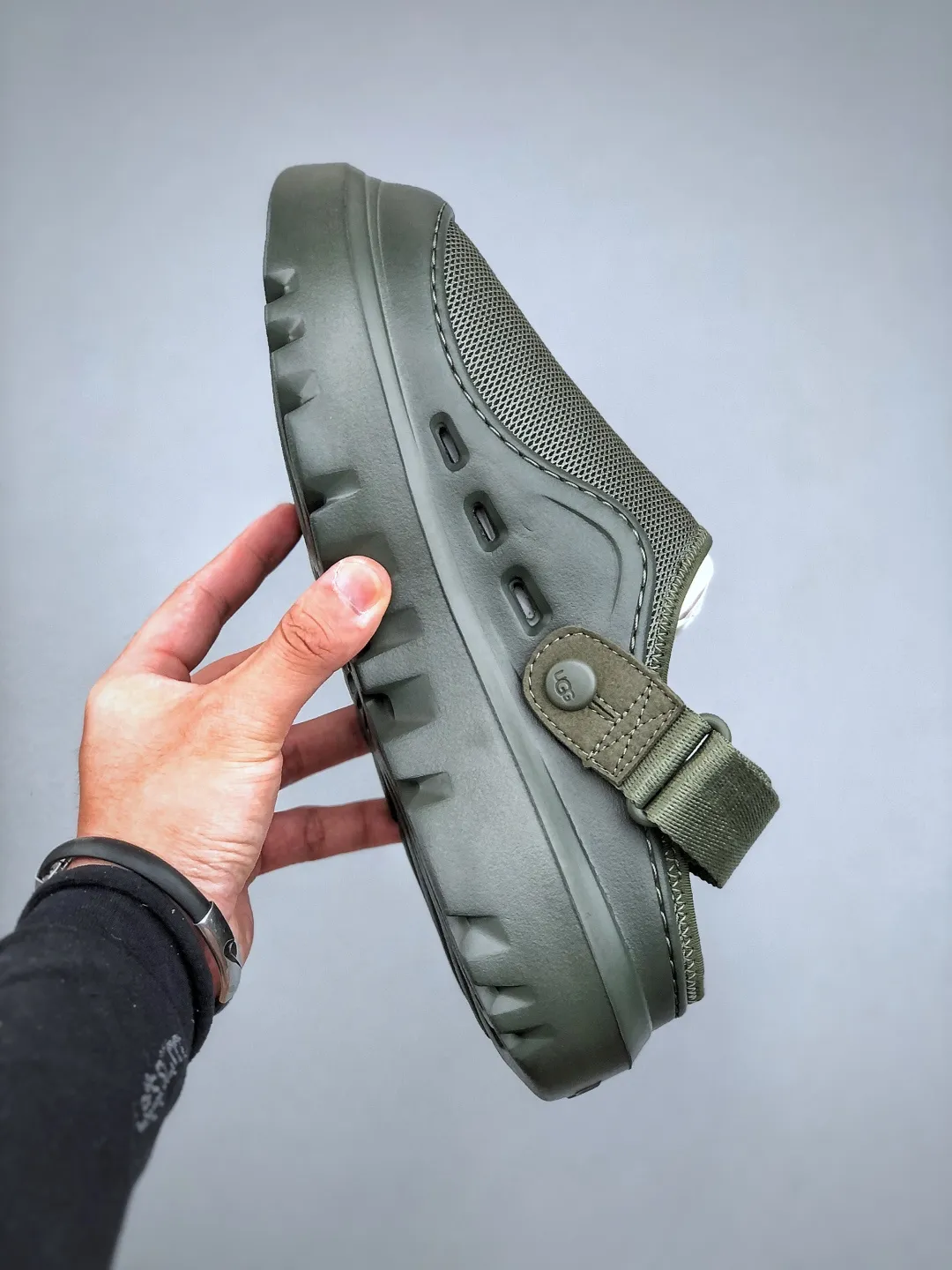 💰440 support store L/UGG summer new snow answer SKTA classic simple, comfortable and versatile, fashionable and casual, thick sole, comfortable, lightweight and breathable clog shoes, silent, wear-resistant and anti-wear. It is a vitality bomb in summer, full of youthful vitality, mesh material is breathable and light, super cool to wear in summer. Adjustable buckle design, convenient and considerate. The thick sole is non-slip and makes walking stable. Whether you are playing on the beach or strolling in the city streets, it can make you full of energy and become the center of attention ~ Size: 38-44